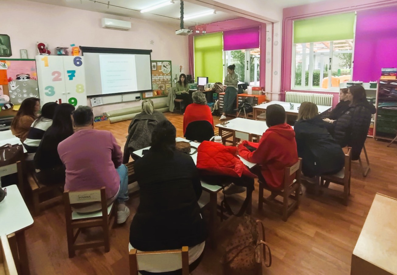 Πραγματοποίηθηκε από την Κινητή Μονάδα Παιδιών & Εφήβων, ομιλία-σεμινάριο σε γονείς και εκπαιδευτικούς στο 11ο Νηπιαγωγείο Τρικάλων με θέμα: «Πώς να διαχειρίζομαι τις ¨δύσκολες¨ συμπεριφορές των παιδιών»